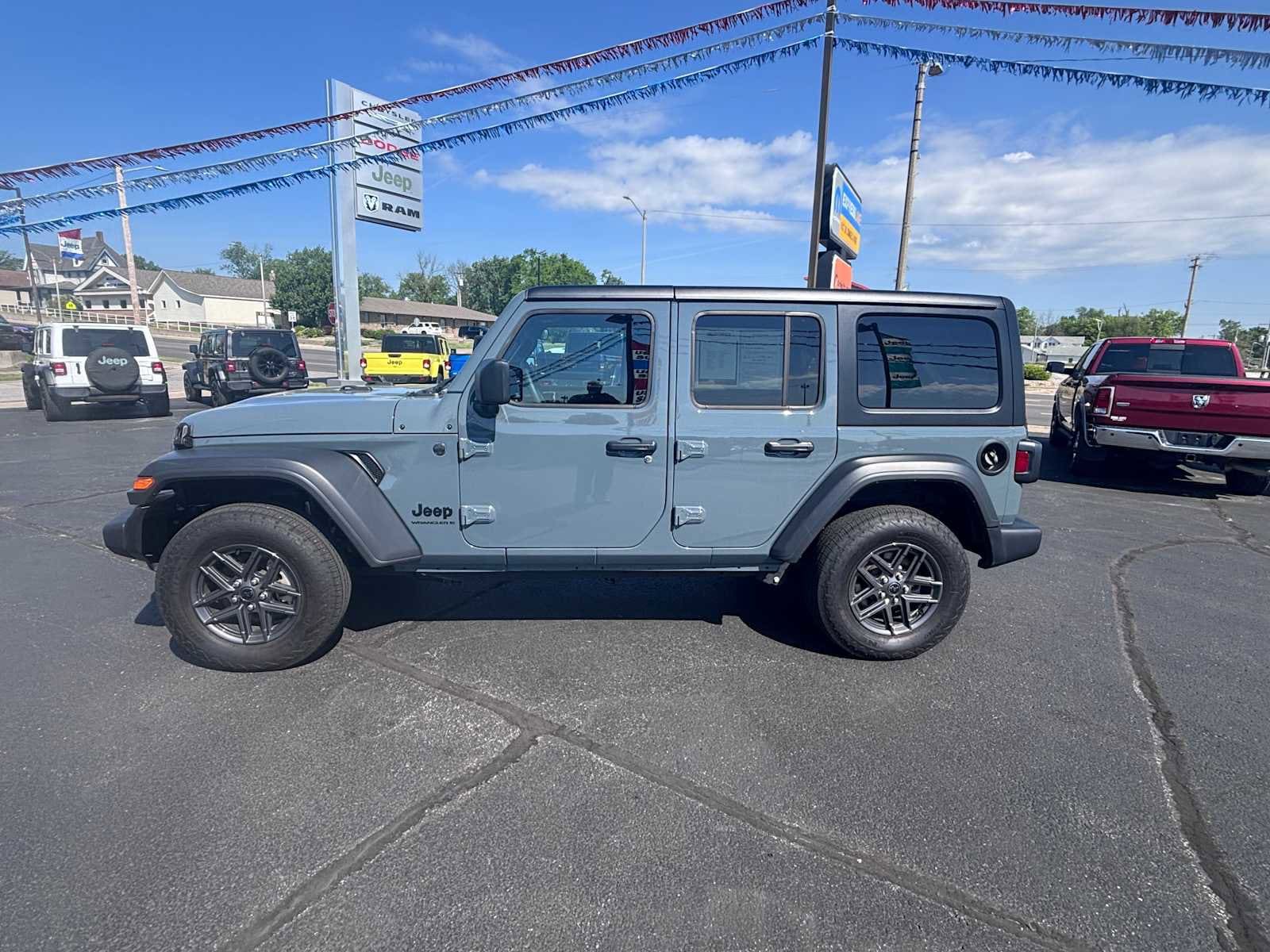 2025 Jeep Wrangler Sport S's photo