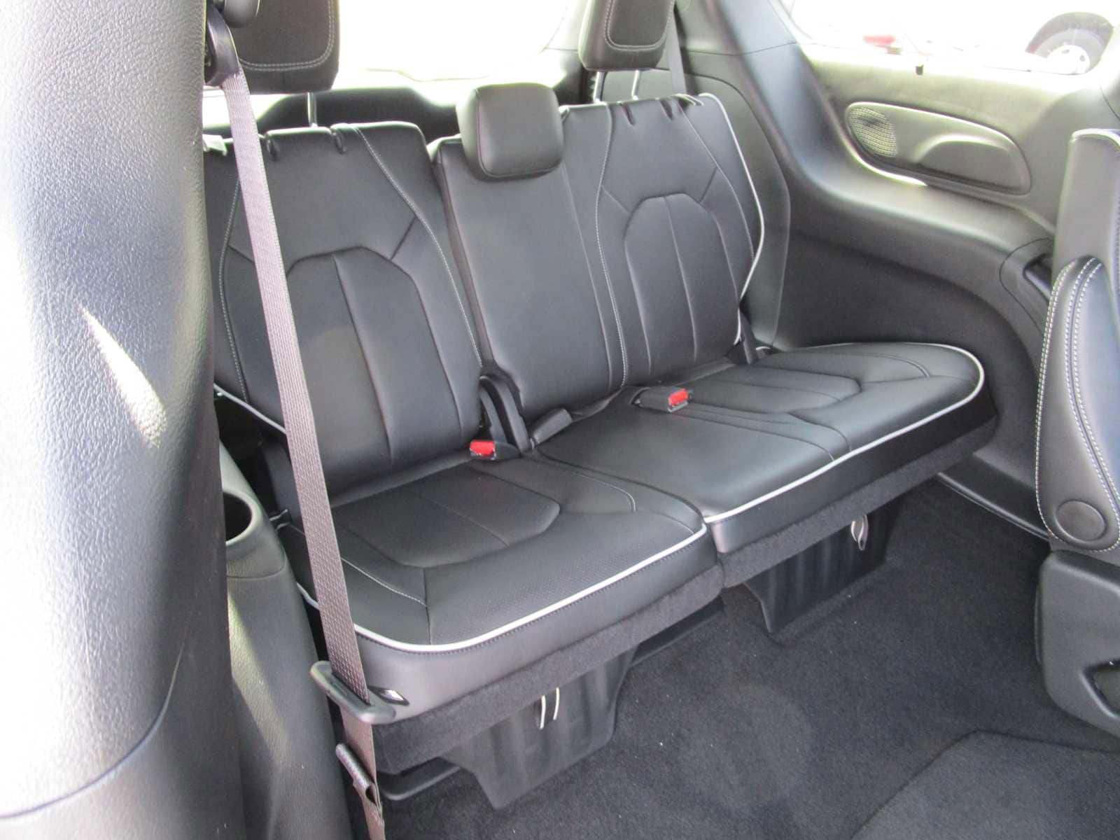 2026 Chrysler Pacifica Limited - Photo 13
