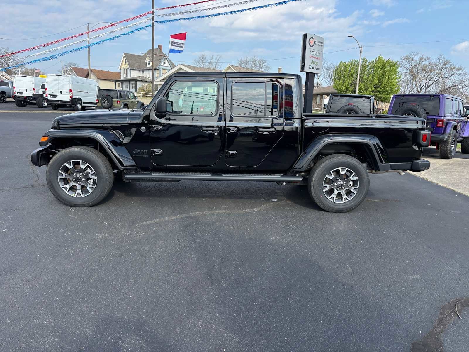 2026 Jeep Gladiator Sahara Auto's photo