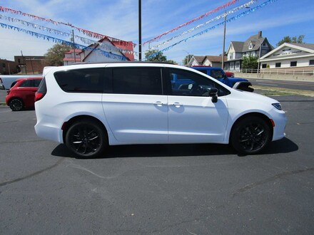 2026 Chrysler Pacifica LIMITED AWD Passenger Van