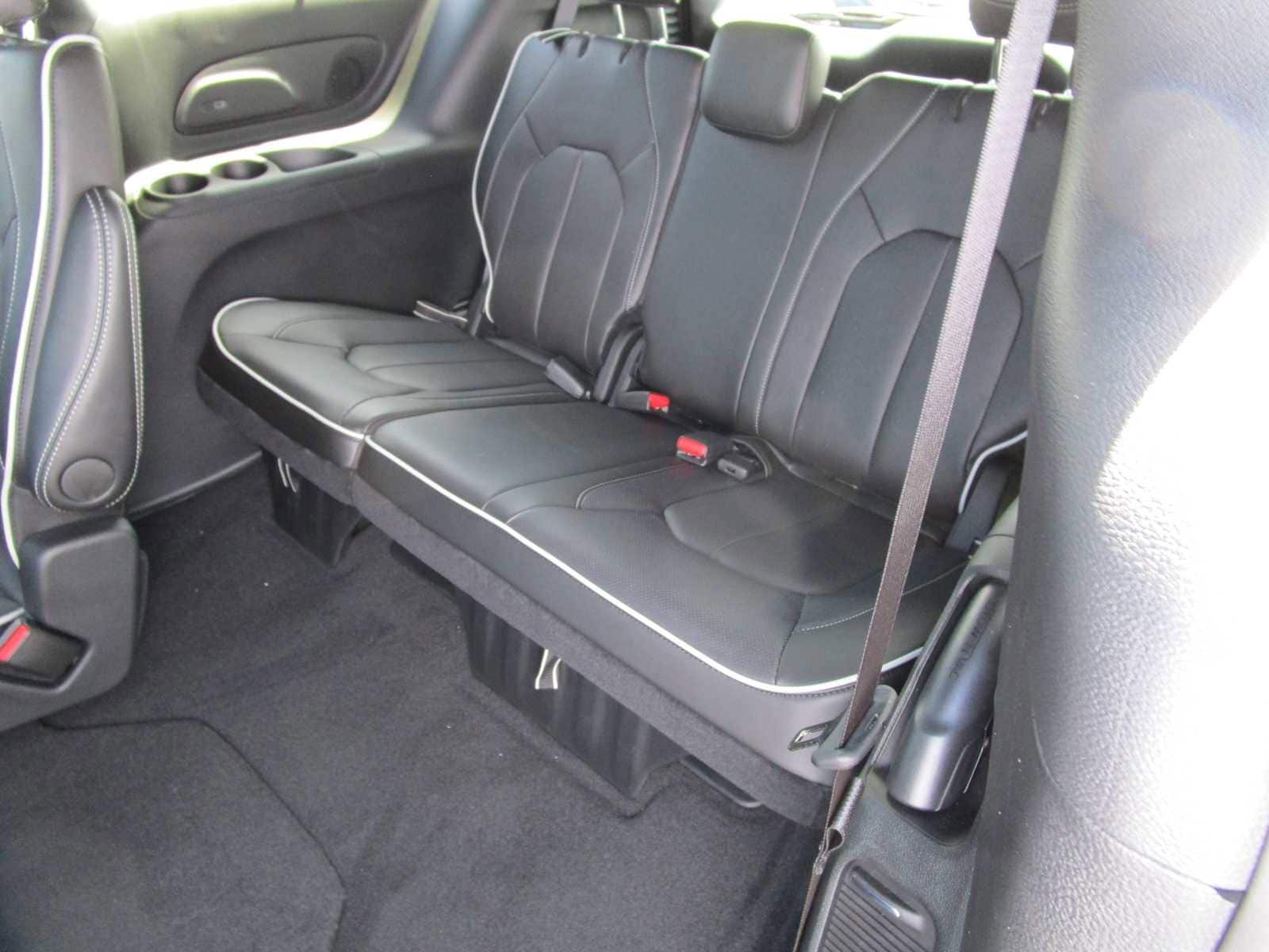 2026 Chrysler Pacifica Limited - Photo 21