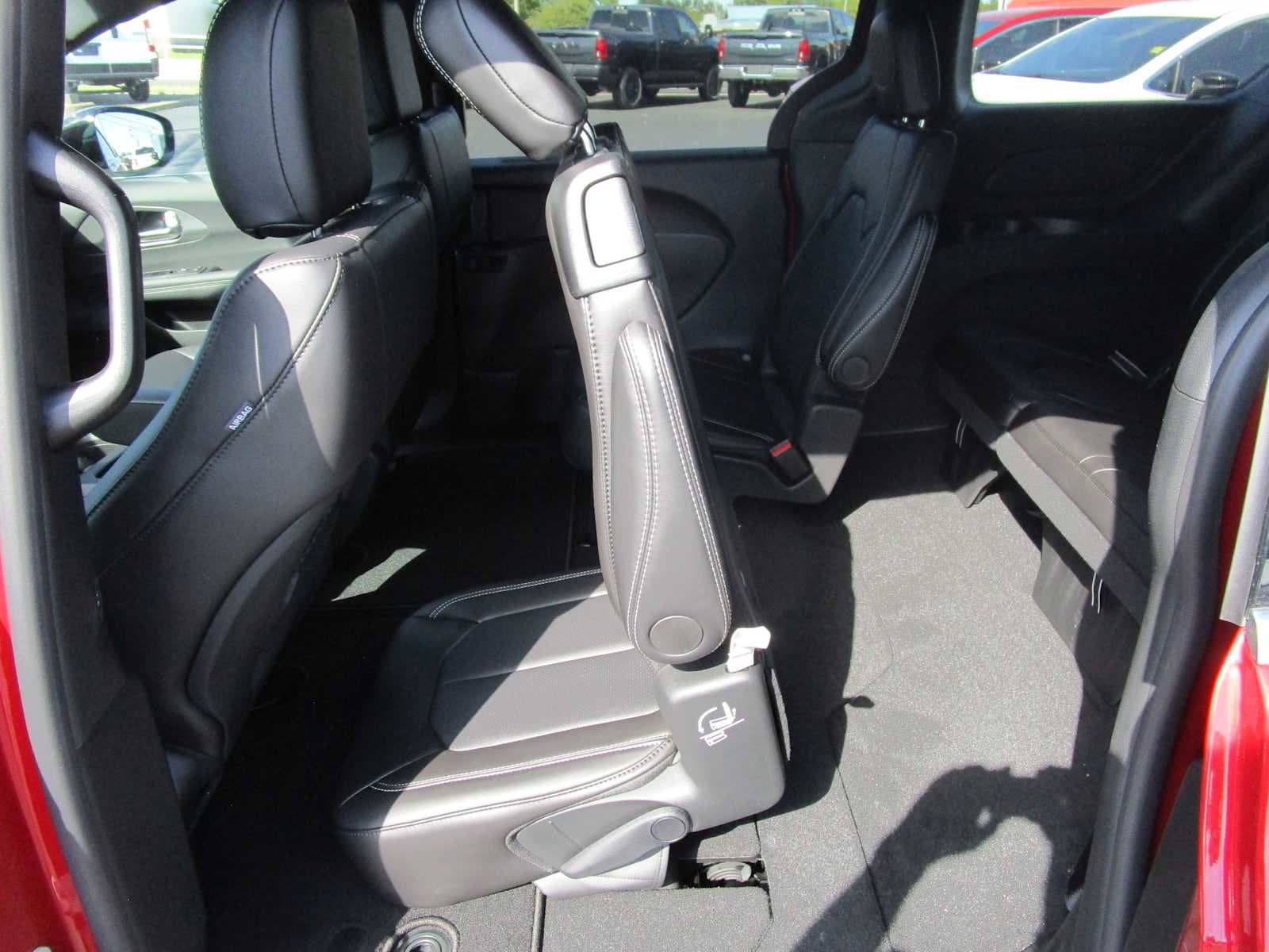 2026 Chrysler Voyager LX - Photo 18