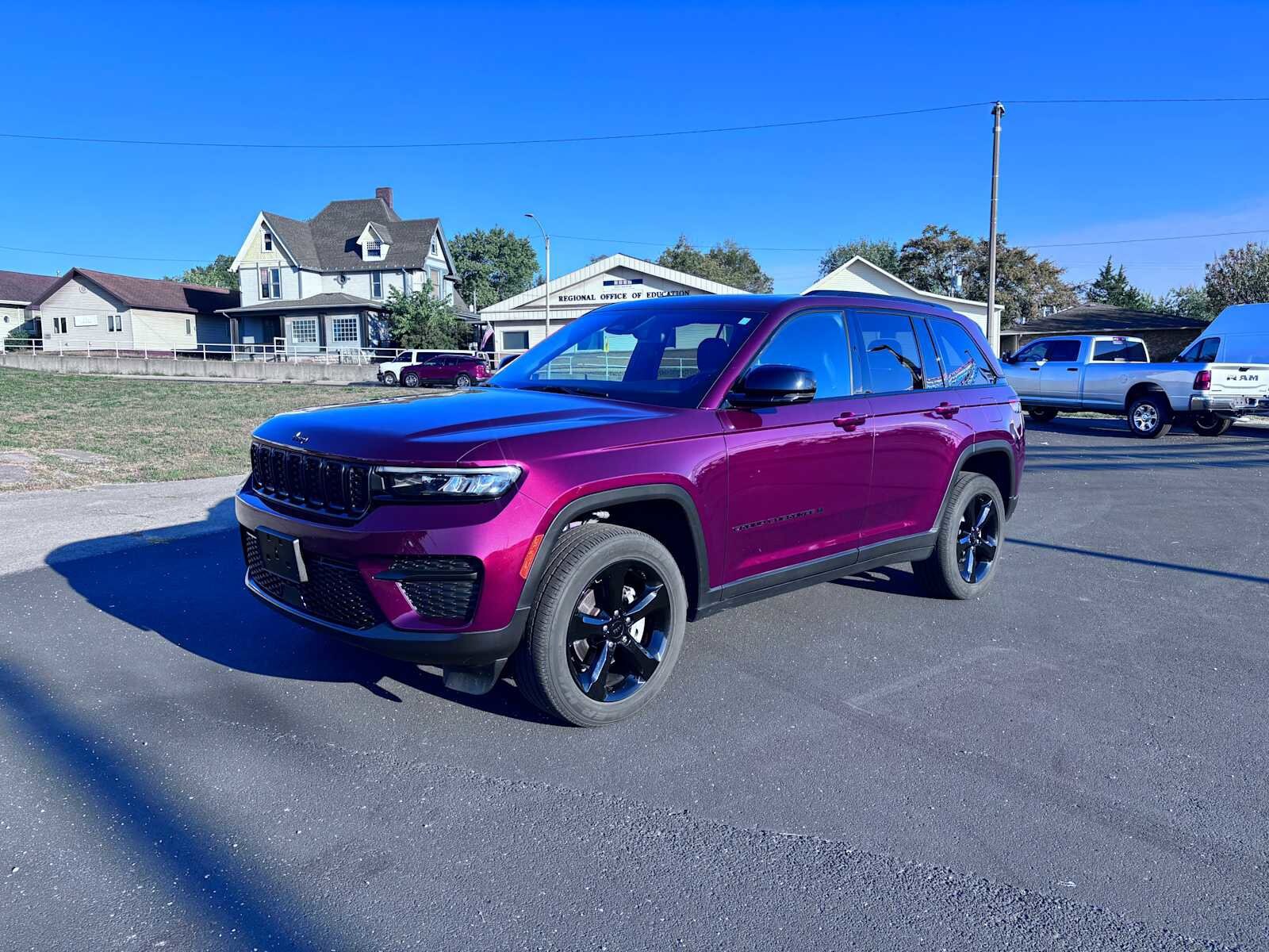 2024 Jeep Grand Cherokee Laredo photo 3