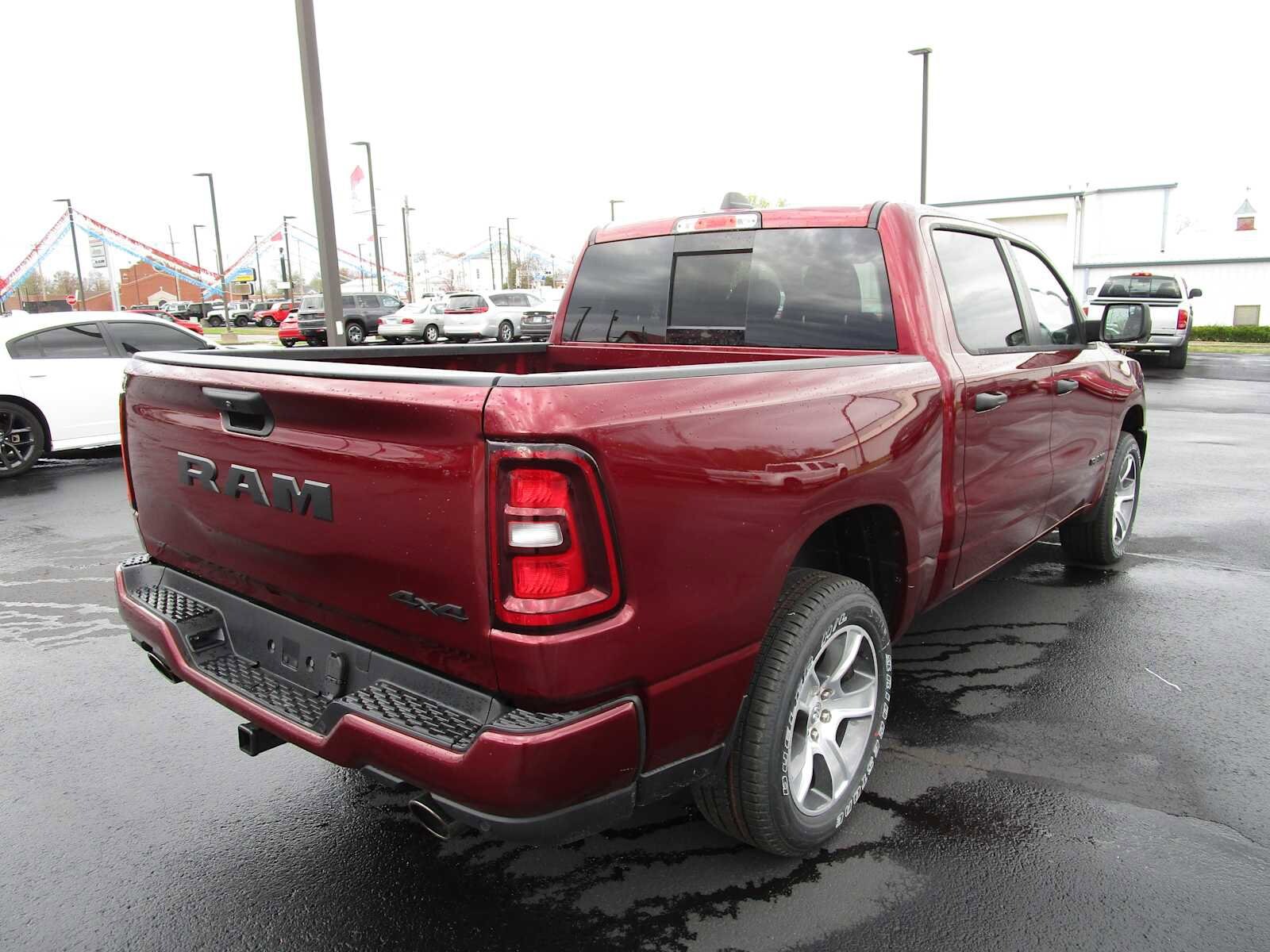 2025 Ram 1500 Tradesman photo 4