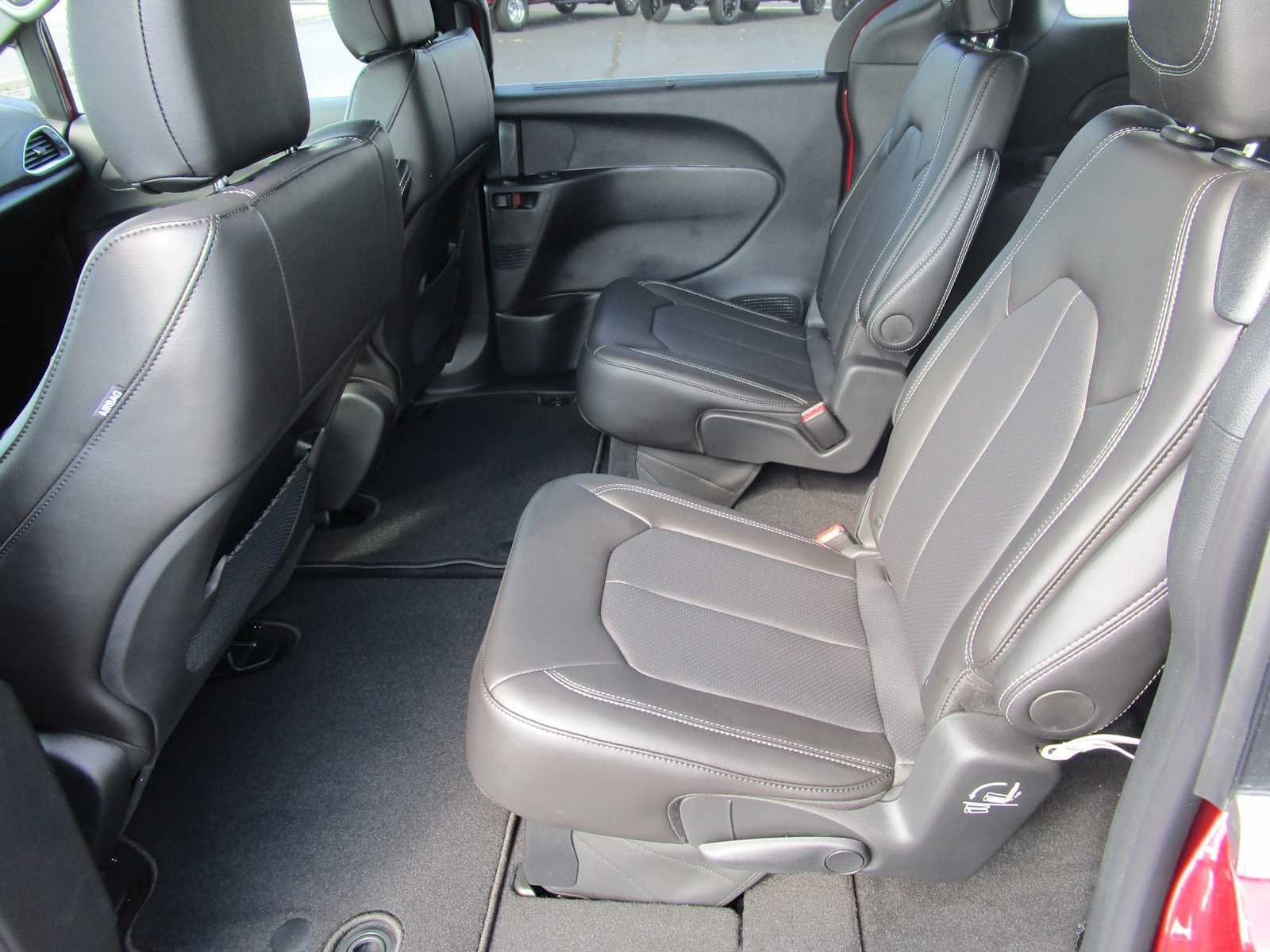 2026 Chrysler Voyager LX - Photo 16