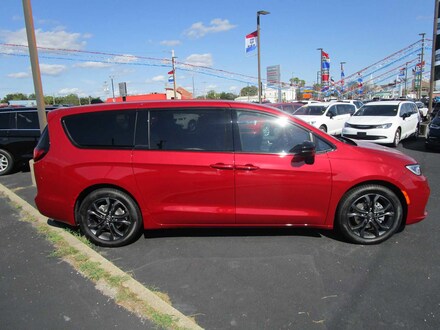 2026 Chrysler Pacifica SELECT Passenger Van