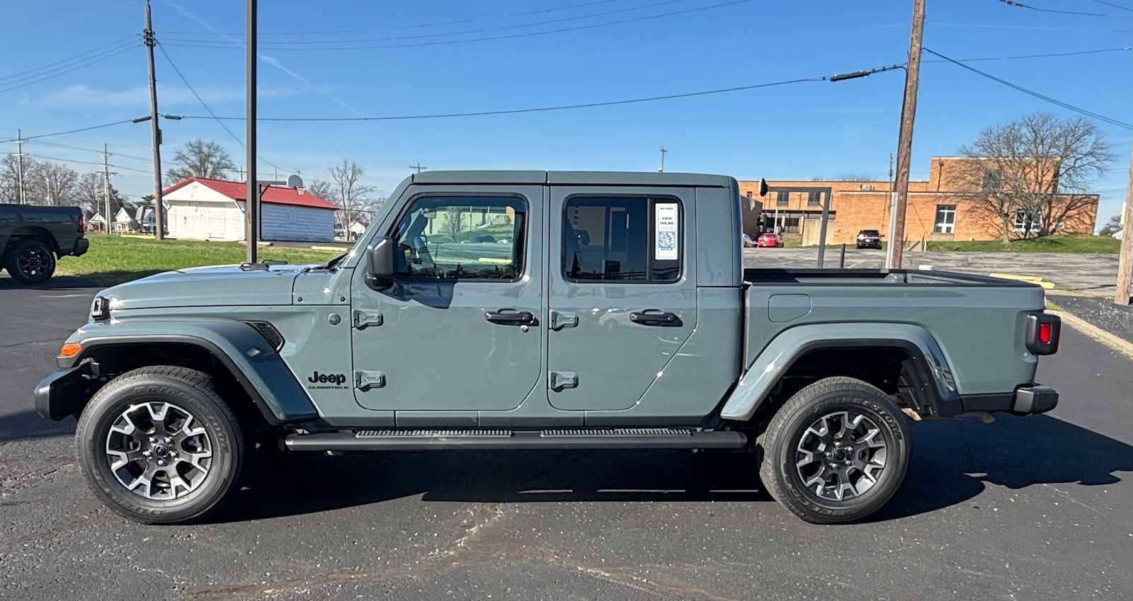 2026 Jeep Gladiator Sahara Auto's photo