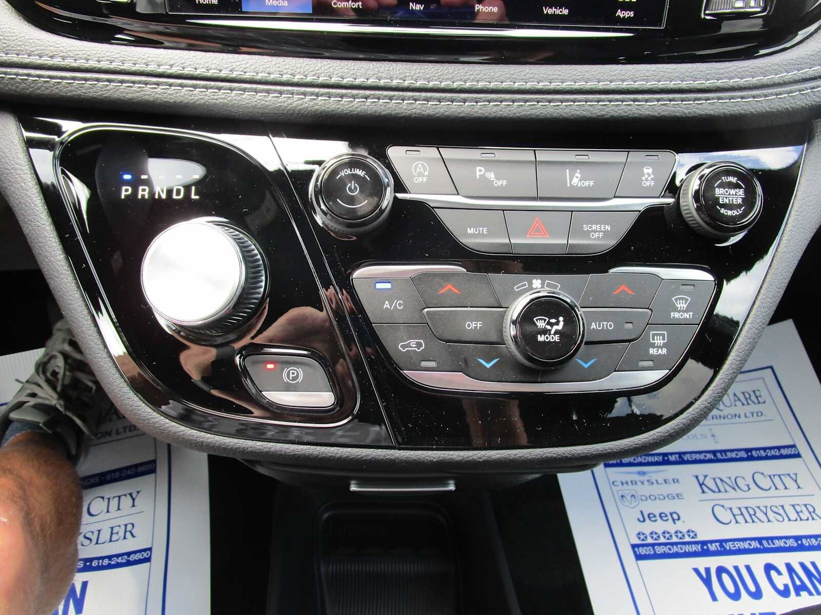 2026 Chrysler Pacifica Select - Photo 33