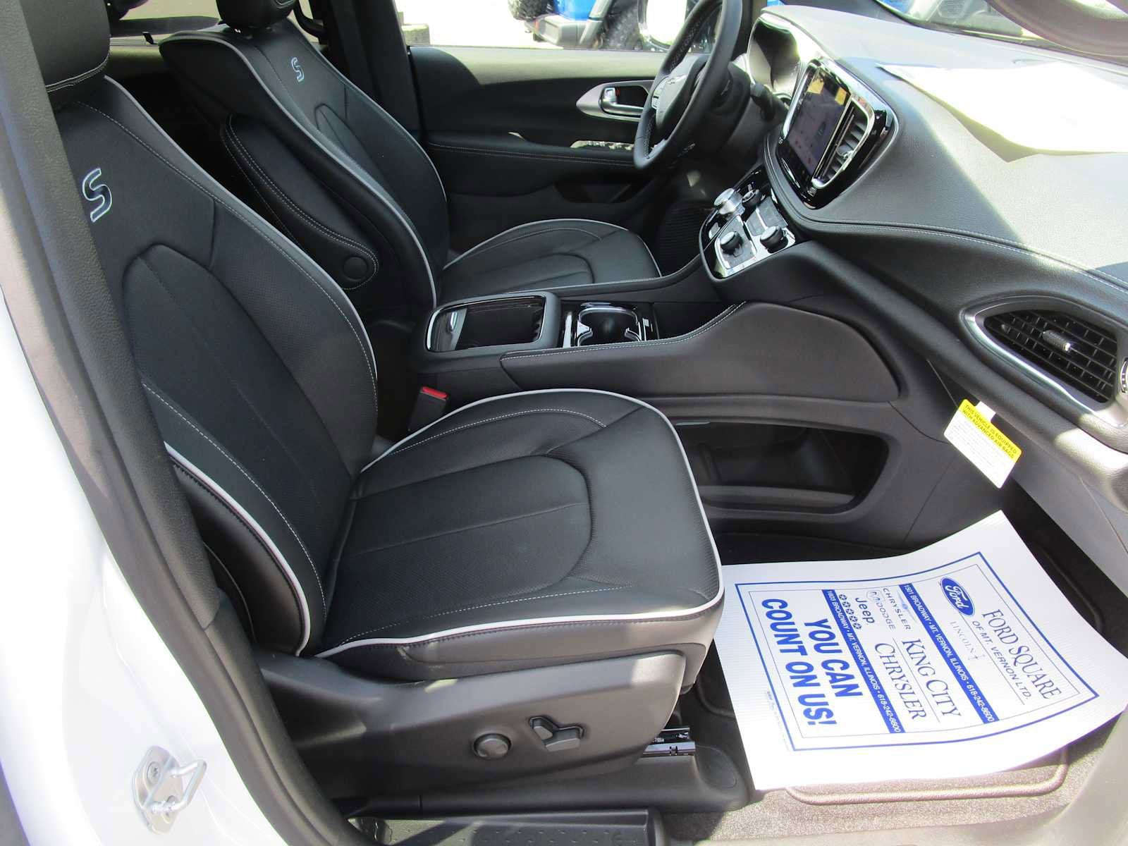 2026 Chrysler Pacifica Limited - Photo 18