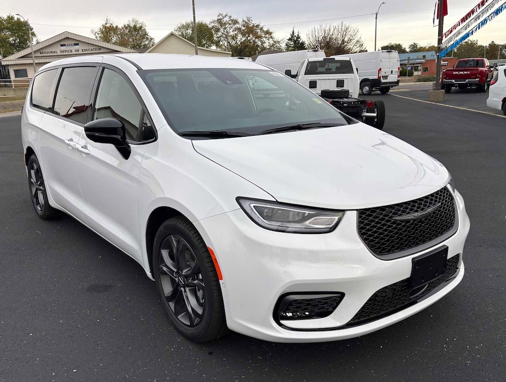 New 2026 Chrysler Pacifica SELECT Passenger Van
