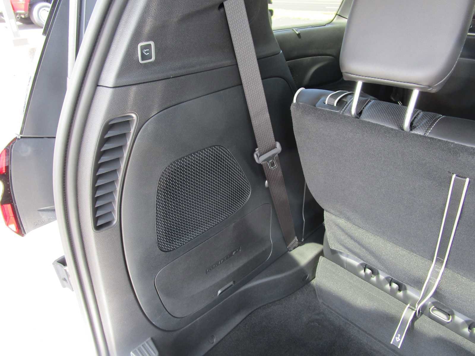 2026 Chrysler Pacifica Limited - Photo 11