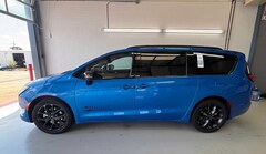 2027 Chrysler Pacifica SELECT Passenger Van
