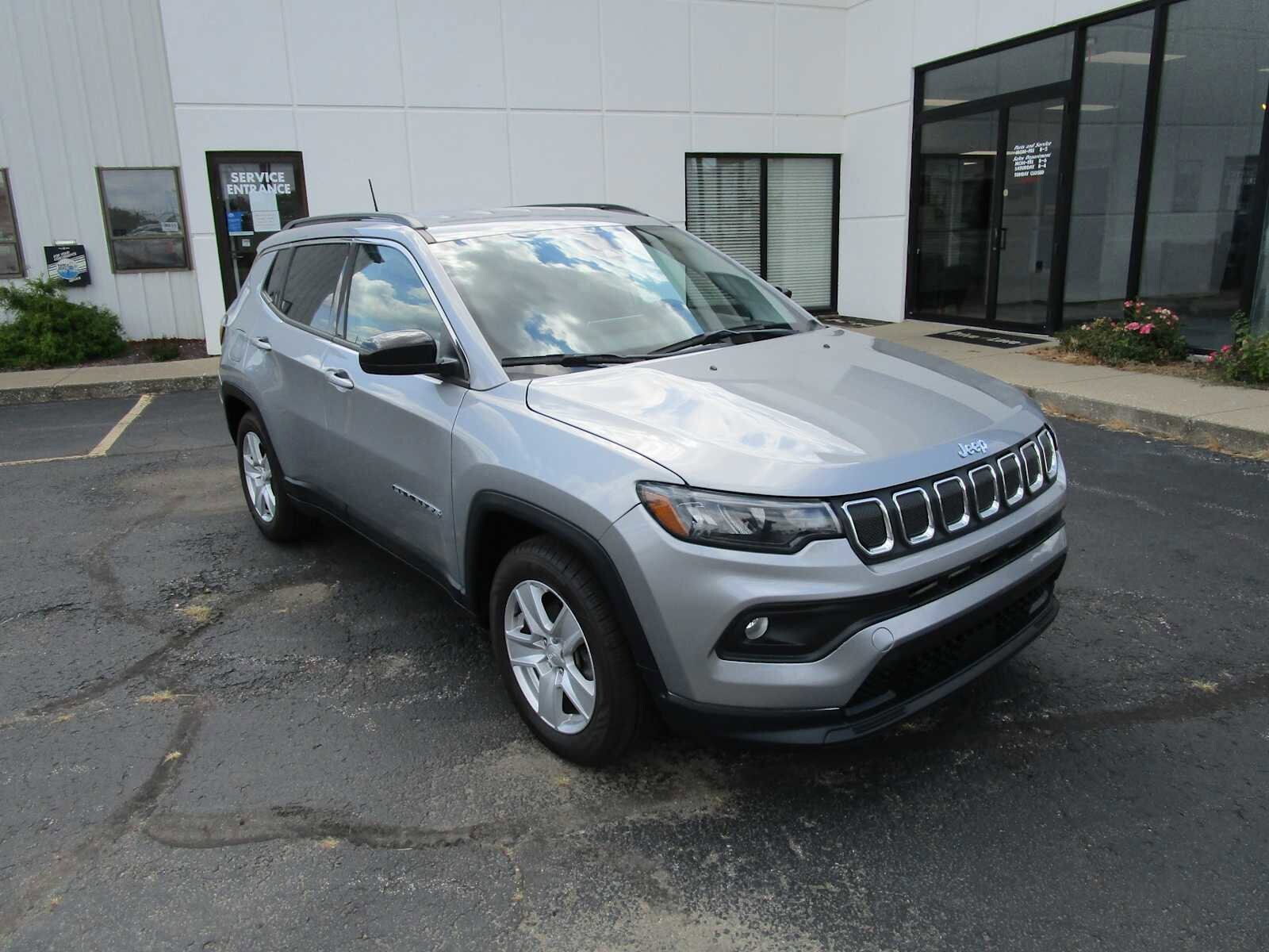 2022 Jeep Compass Latitude photo 3
