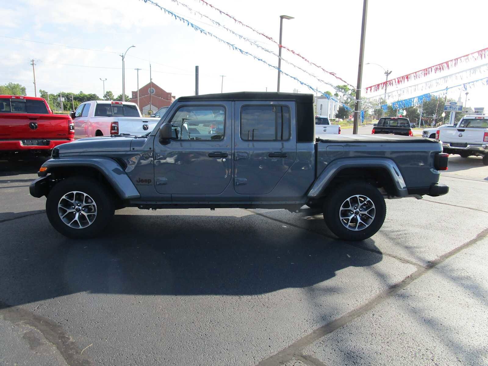 2024 Jeep Gladiator Sport photo 2