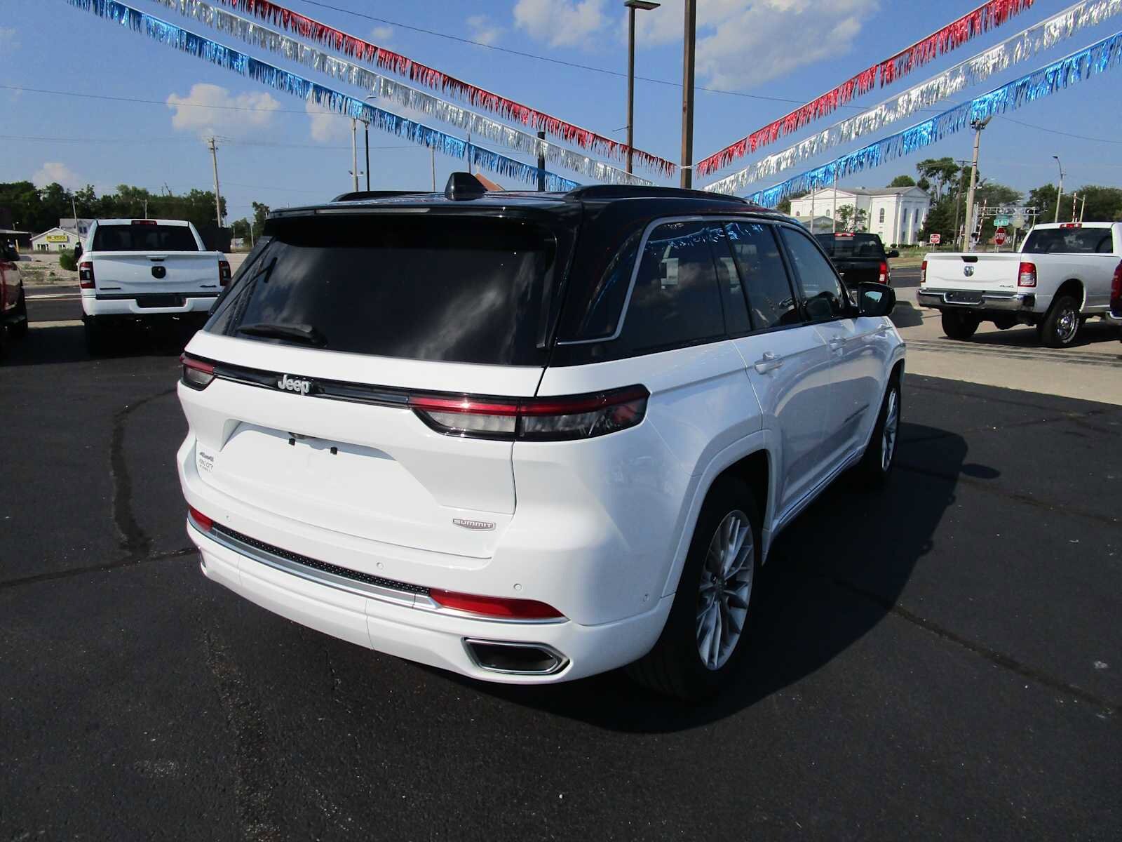 2024 Jeep Grand Cherokee Summit photo 4