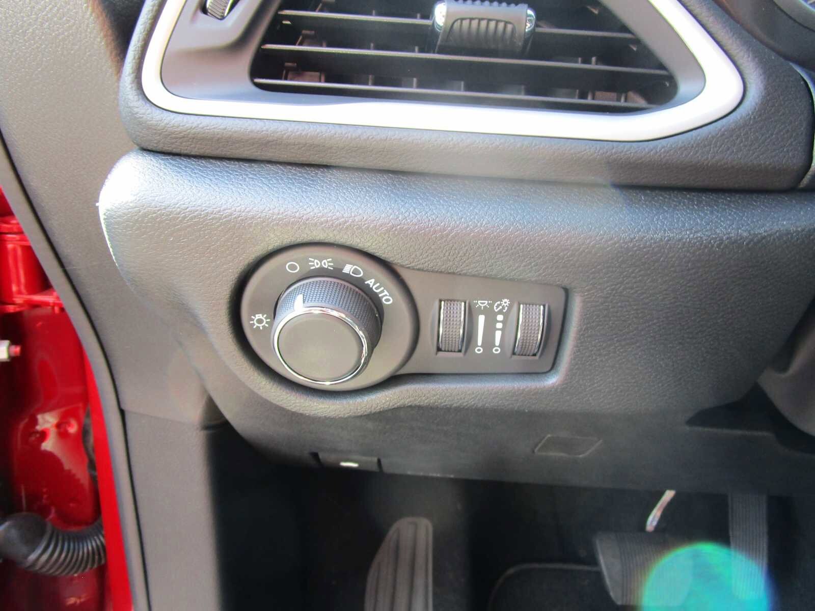 2026 Chrysler Voyager LX - Photo 21