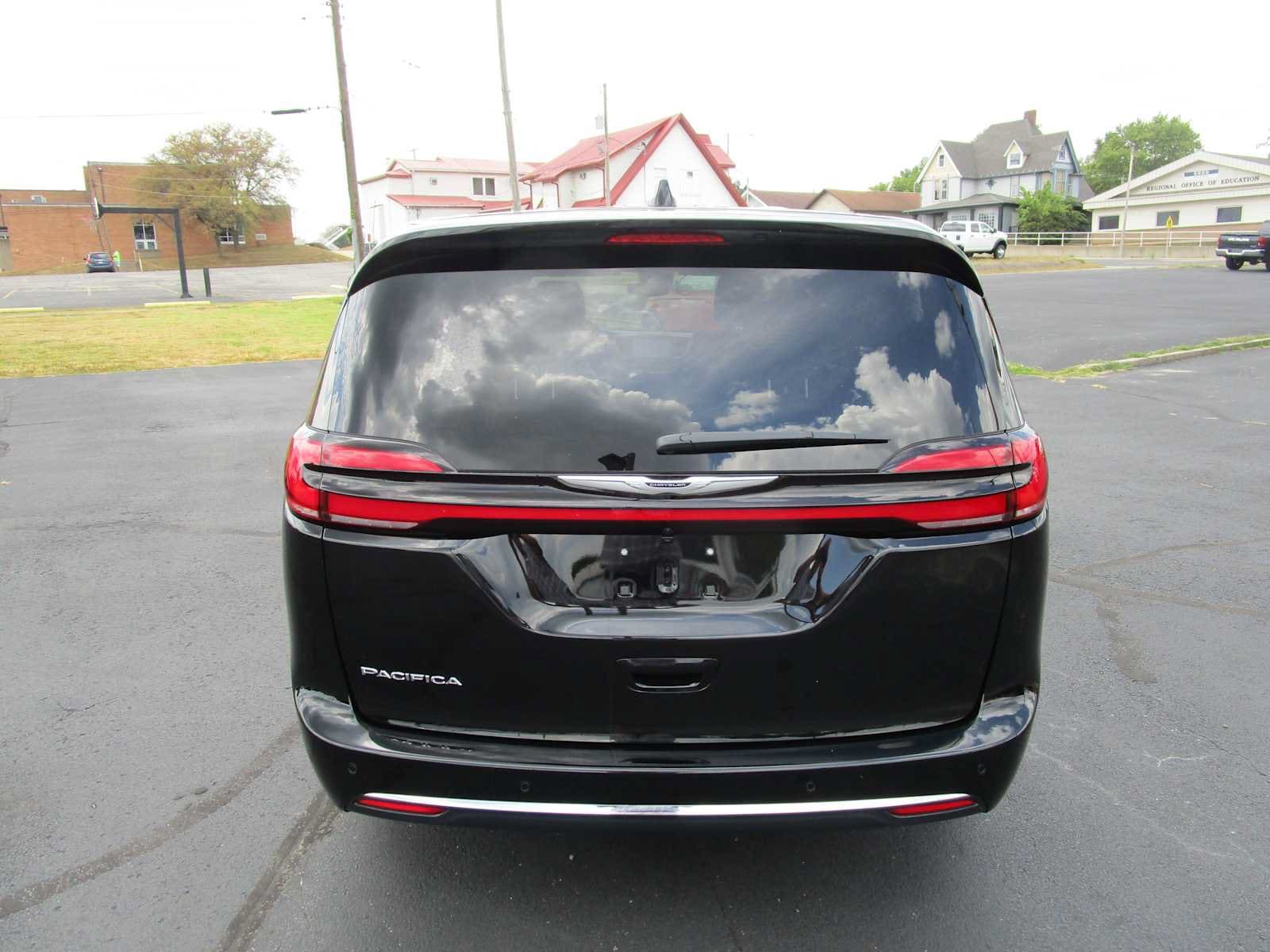 2026 Chrysler Pacifica Select - Photo 6