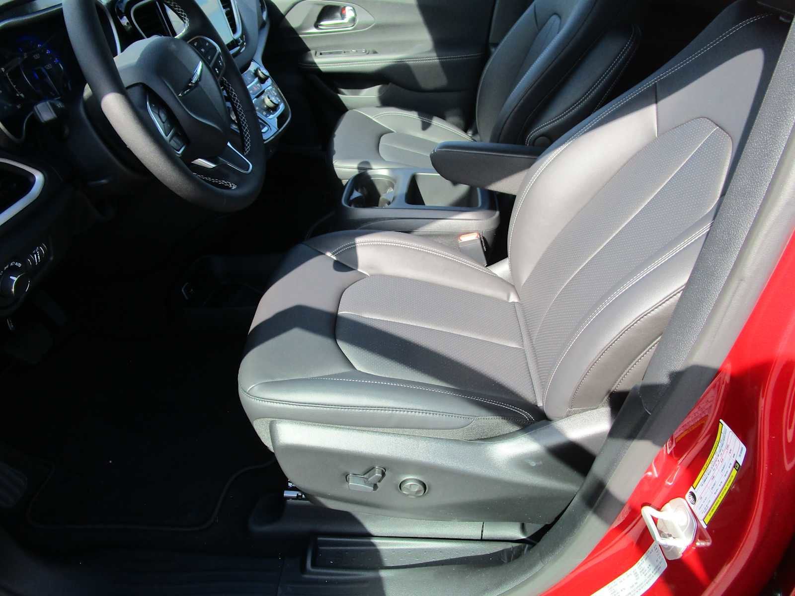 2026 Chrysler Voyager LX - Photo 19