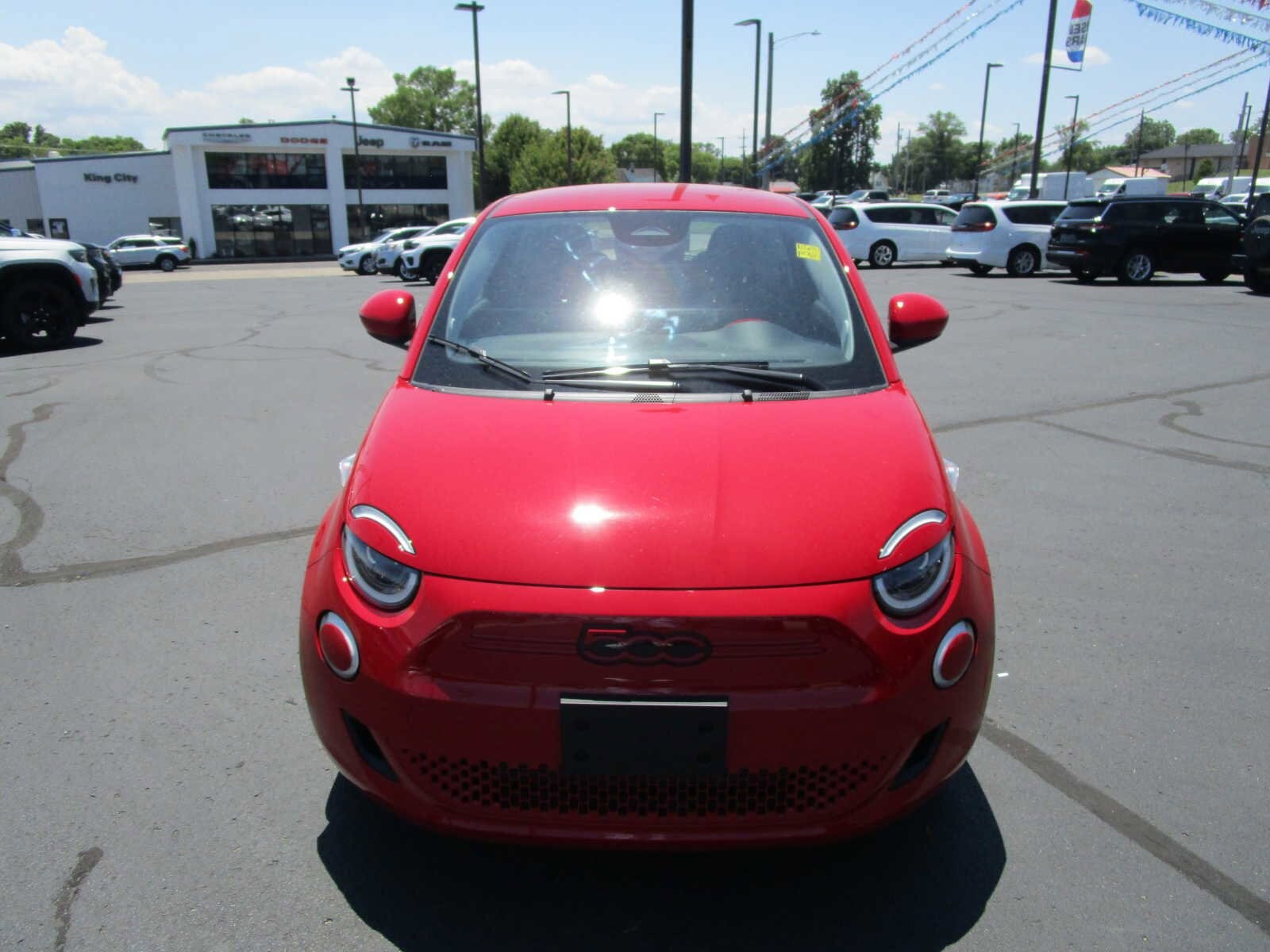 2024 Fiat 500e Red photo 2