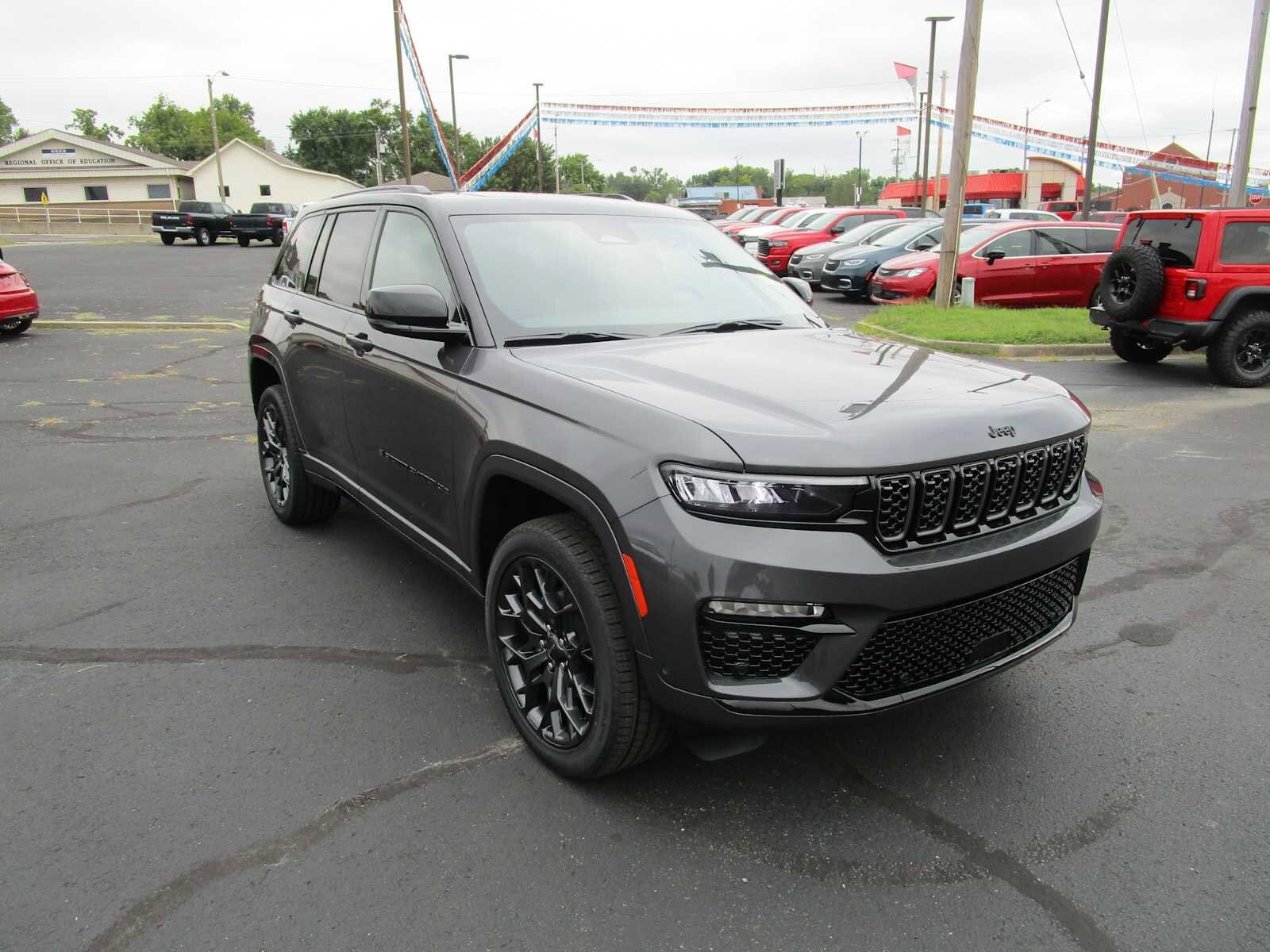 2025 Jeep Grand Cherokee Summit Reserve photo 3