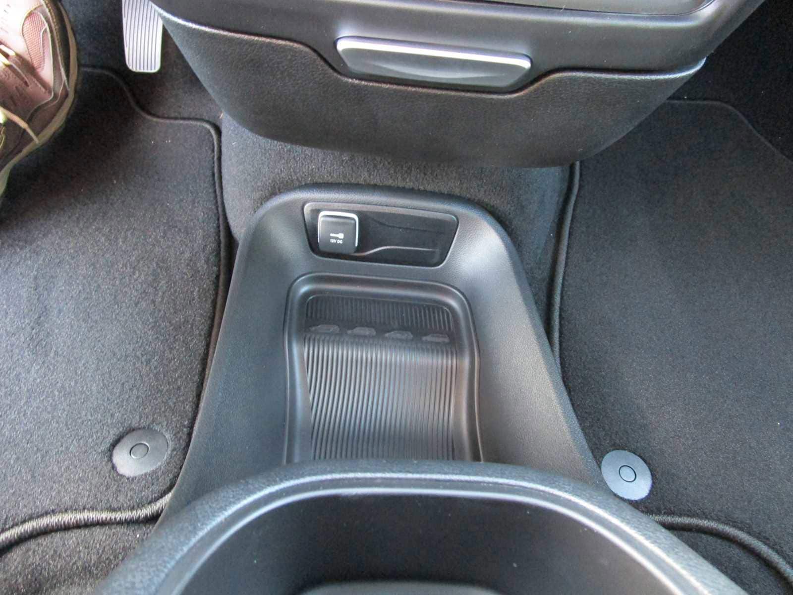 2026 Chrysler Voyager LX - Photo 23