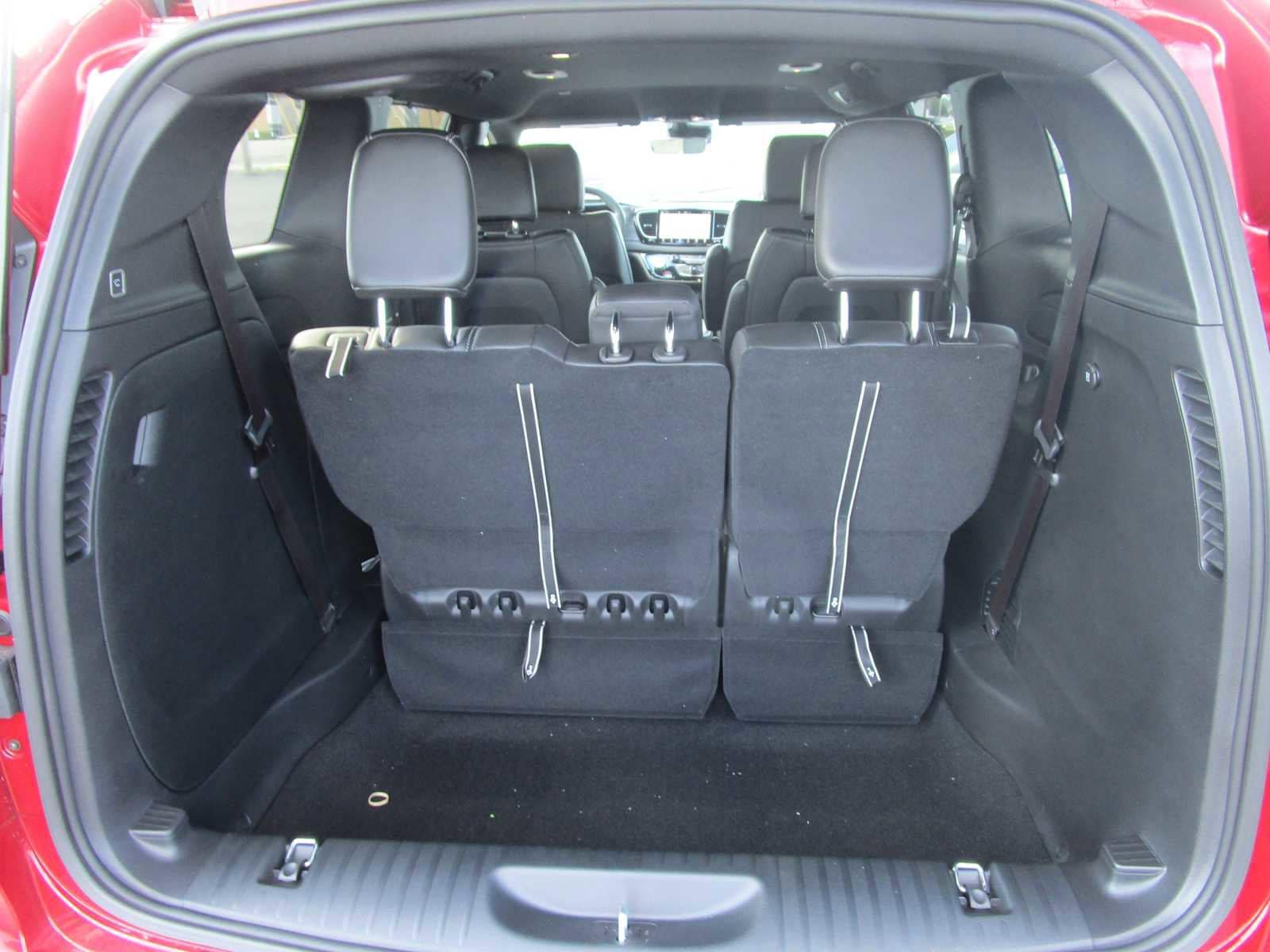 2026 Chrysler Voyager LX - Photo 10