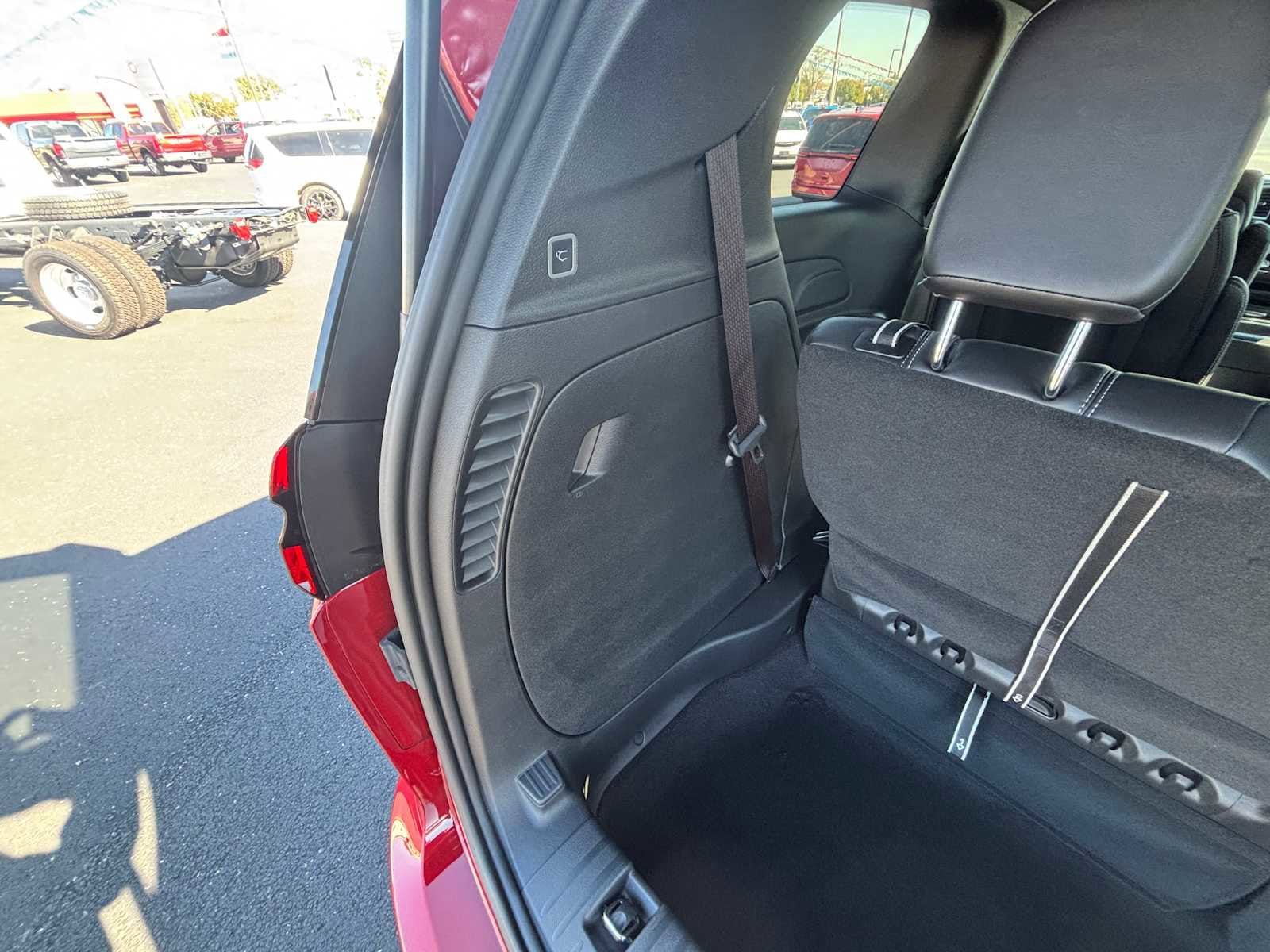 2026 Chrysler Pacifica Select - Photo 11