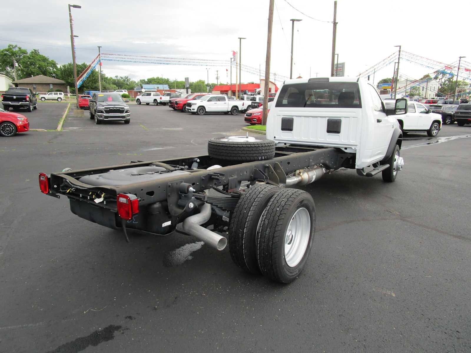 2024 Ram 5500 Tradesman SLT photo 4