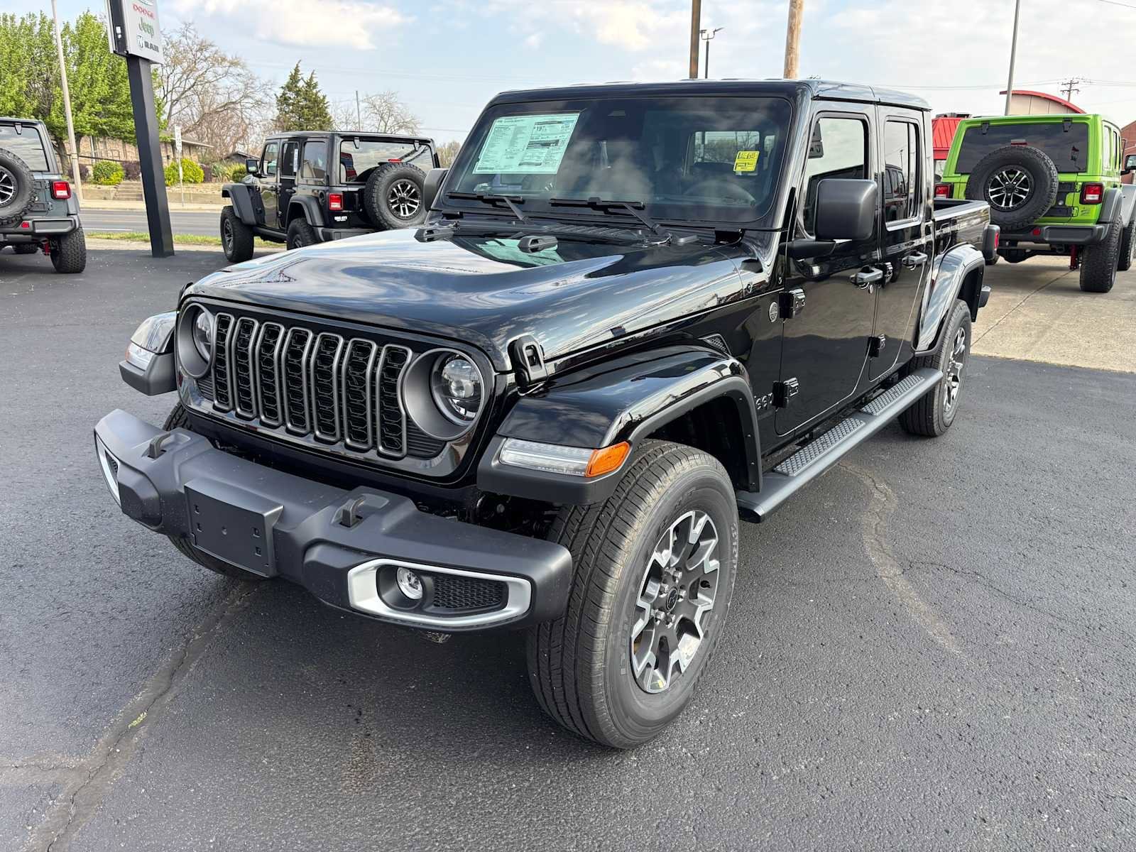 2026 Jeep Gladiator Sahara Auto's photo
