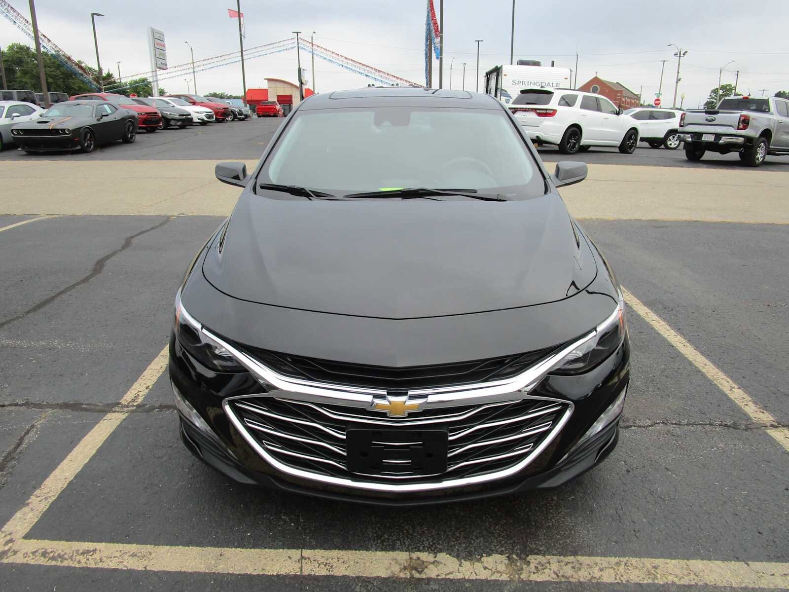 2024 Chevrolet Malibu 1LT photo 2