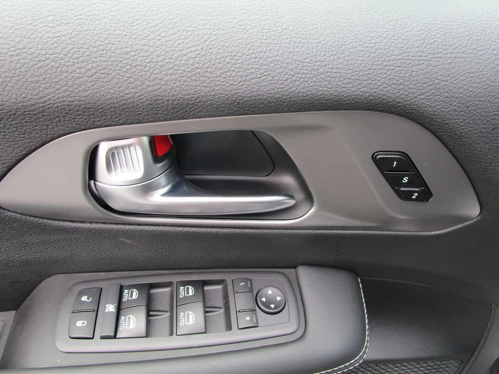 2026 Chrysler Pacifica Select - Photo 26