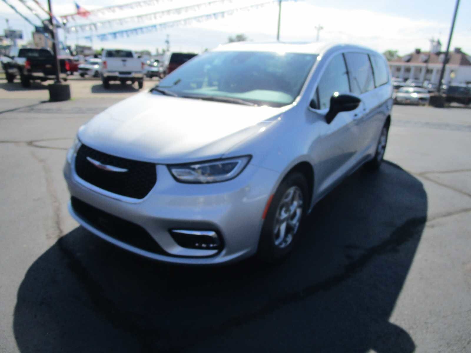 2024 Chrysler Pacifica Limited photo 2