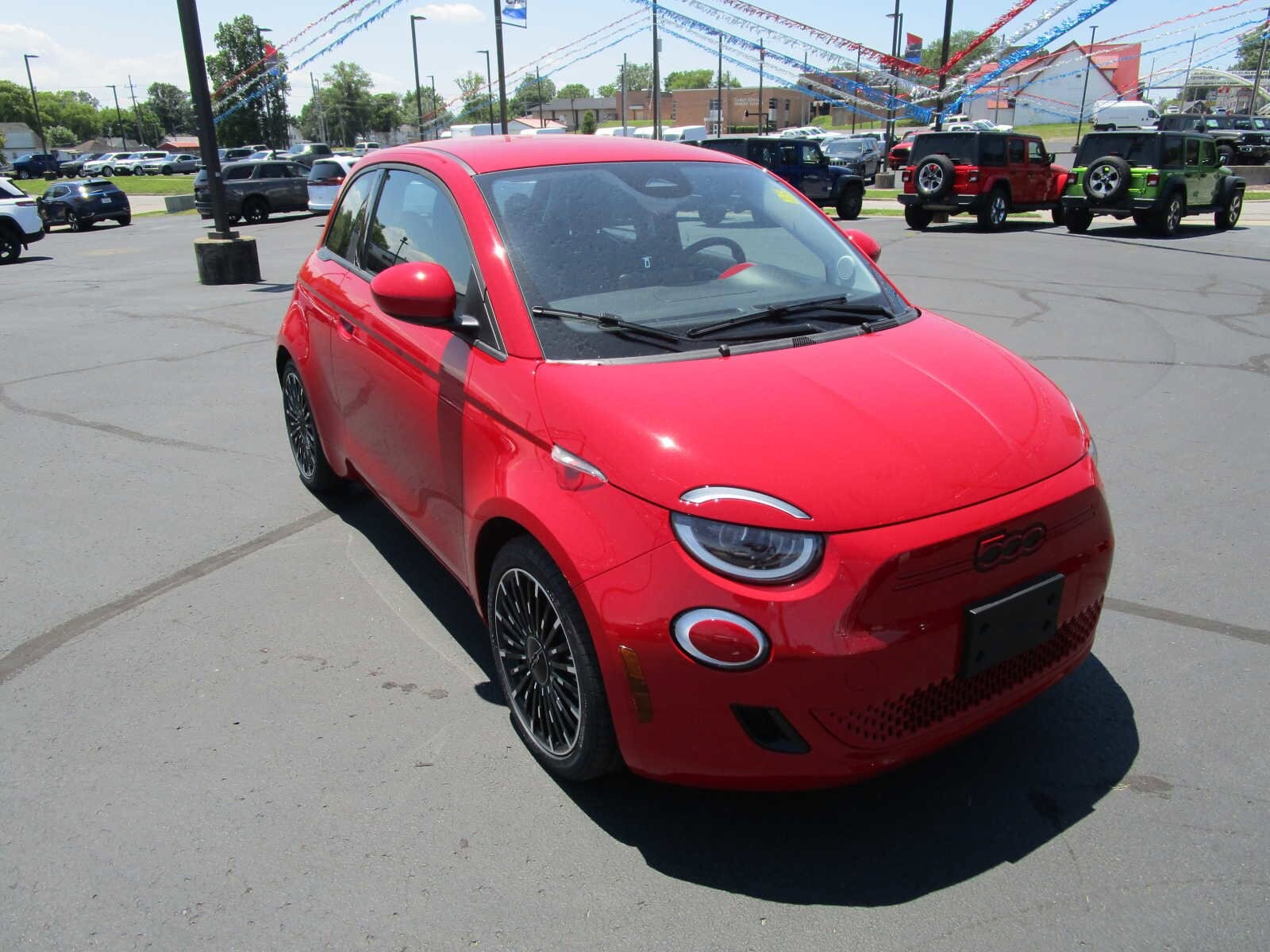 2024 Fiat 500e Red photo 3
