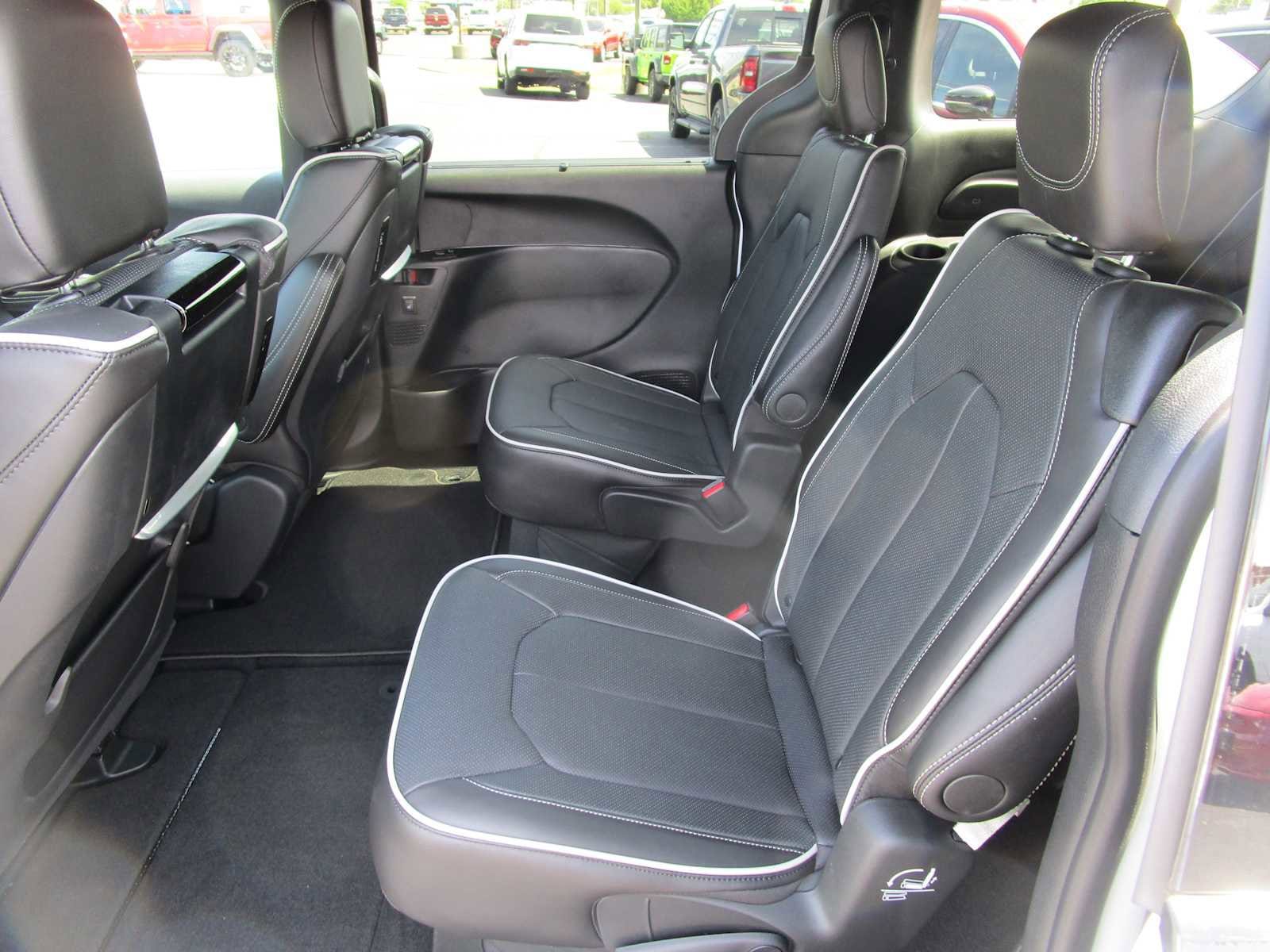2026 Chrysler Pacifica Limited - Photo 23