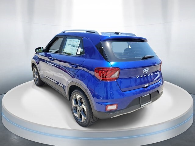 2025 Hyundai Venue SEL photo 3