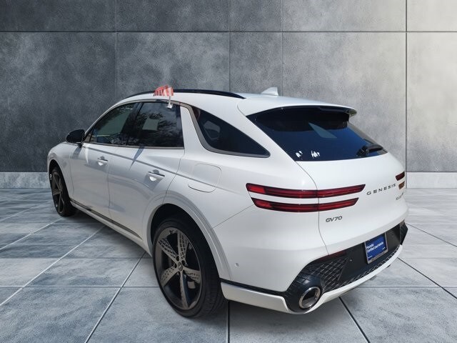 2023 Genesis GV70 Advanced 3.5T Sport Prestige photo 3