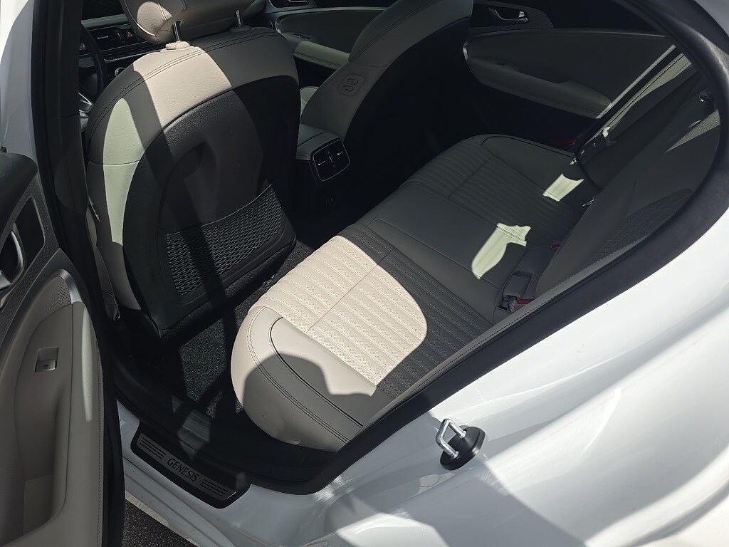 2023 Genesis G70 2.0T Sport Prestige photo 2