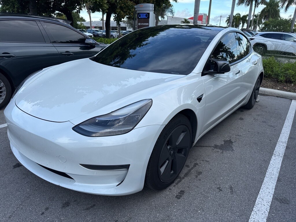 2021 Tesla Model 3 Standard Range Plus photo 2