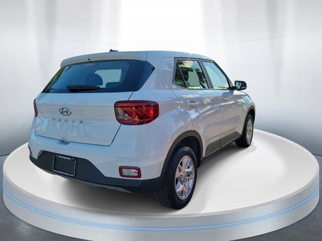 2025 Hyundai Venue SE photo 3