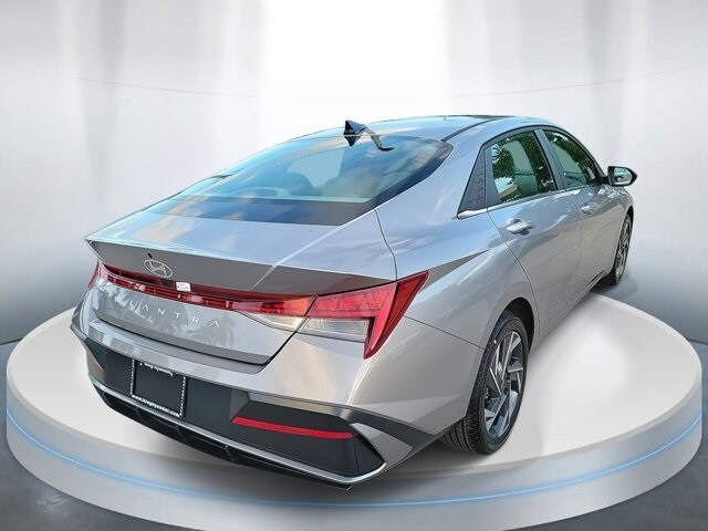 2025 Hyundai Elantra SEL Convenience photo 4