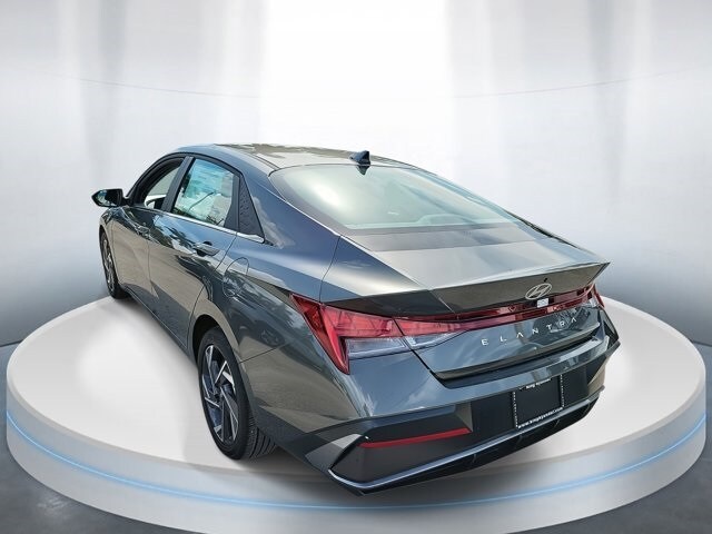 2025 Hyundai Elantra SEL Convenience photo 3