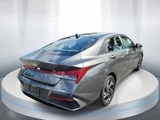 2025 Hyundai Elantra SEL Convenience photo 4