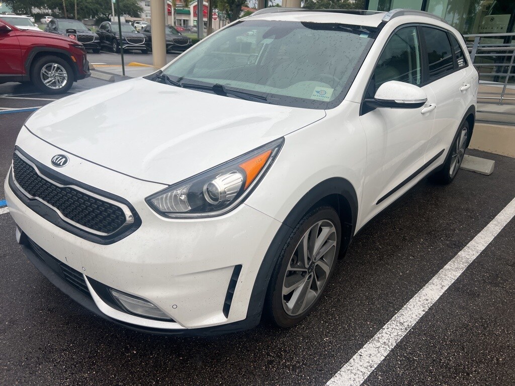 2019 Kia Niro Touring photo 2