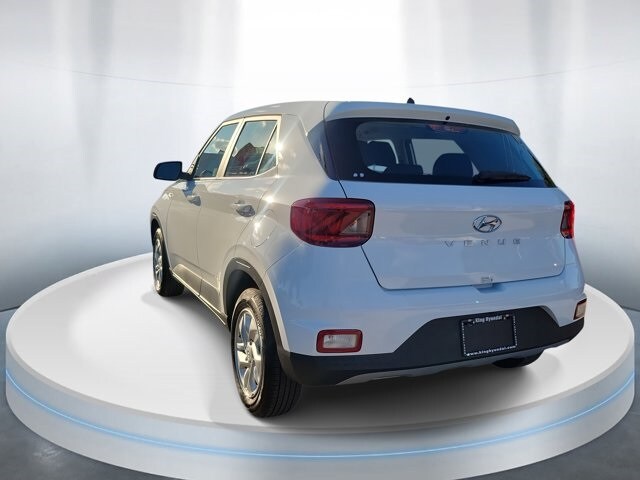 2025 Hyundai Venue SE photo 2