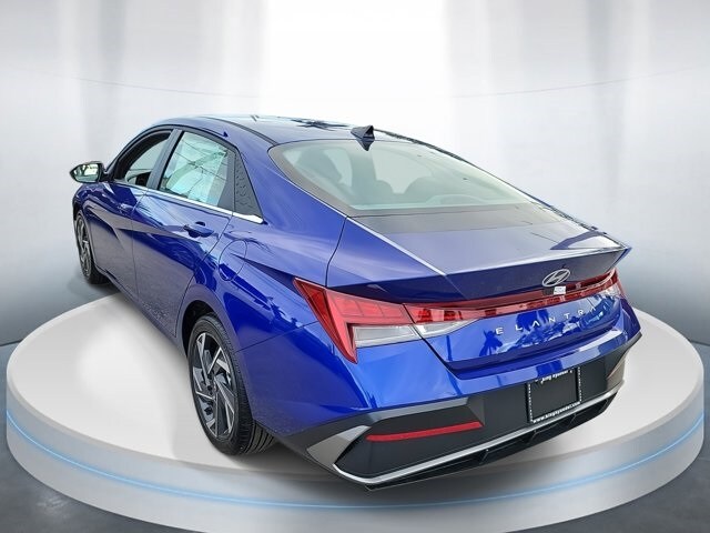2025 Hyundai Elantra SEL Convenience photo 3