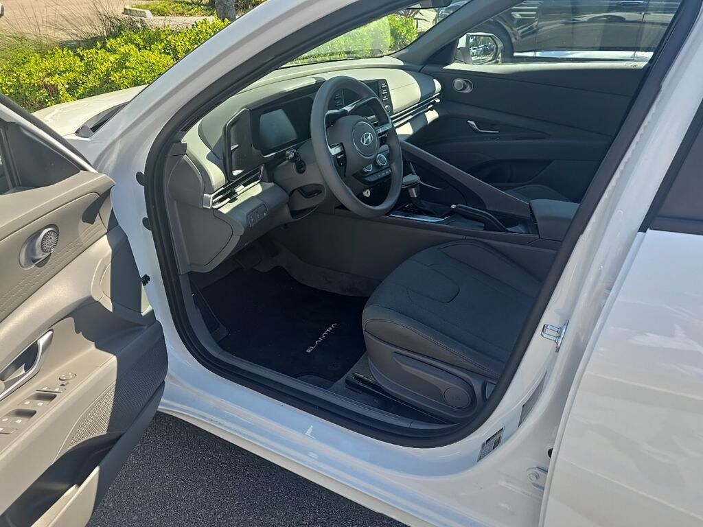 Certified 2025 Hyundai Elantra SE Sedan