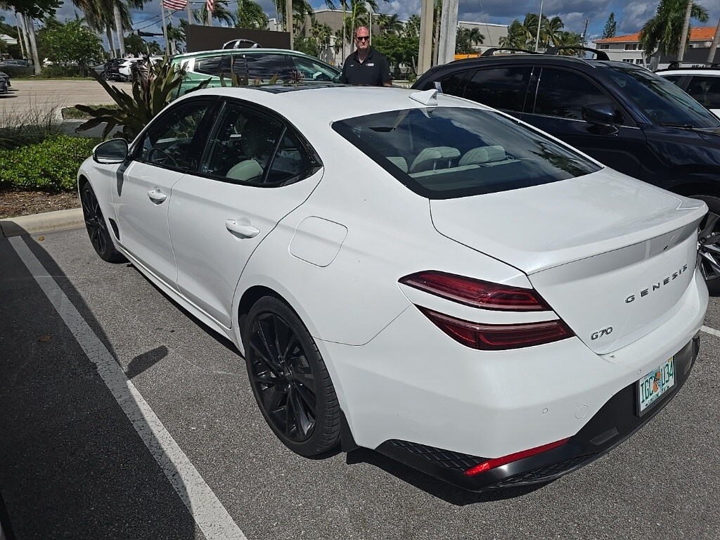 2023 Genesis G70 2.0T Sport Prestige photo 3