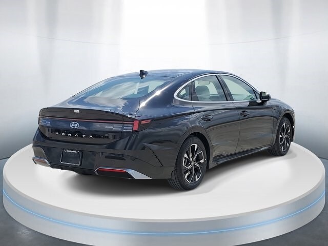 2025 Hyundai Sonata SEL photo 4