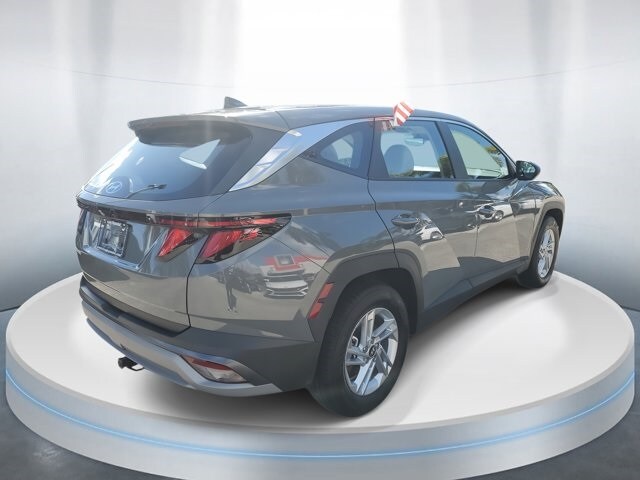 2025 Hyundai Tucson SE photo 3