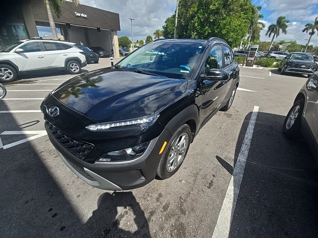 2022 Hyundai Kona SEL photo 2